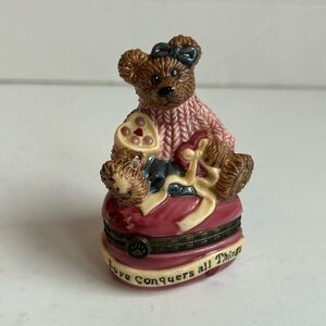 Boyd’s Bears Bearware hinged heart trinket box trinket Love Conquers All Things